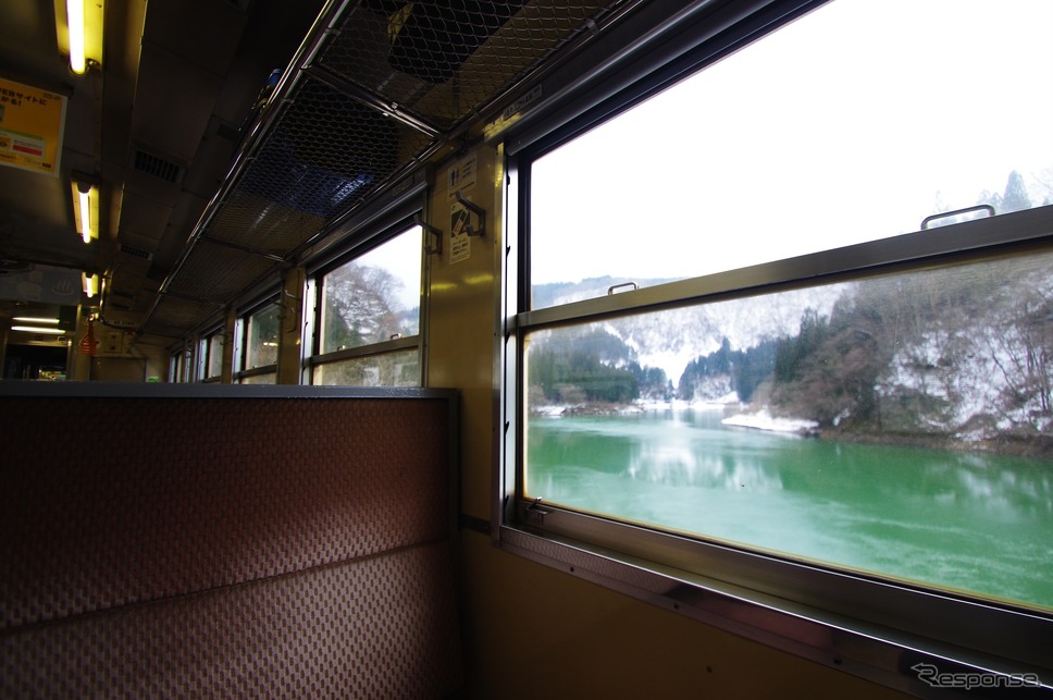 冬の只見線の車窓。《写真提供 写真AC》