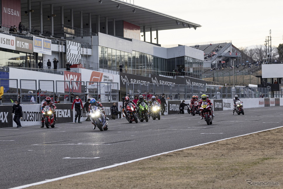 鈴鹿8耐マシンのデモラン《撮影 益田和久》