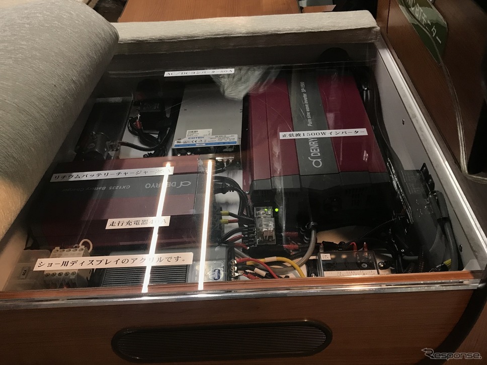 走行充電ができる105Aのサブバッテリーを搭載《写真撮影 南部武寛》