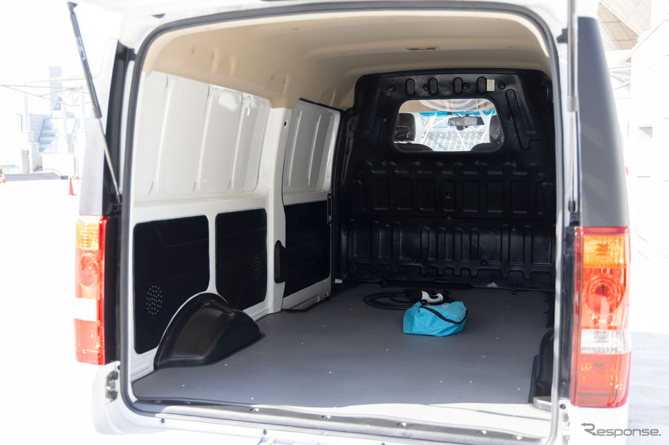 丸紅オートモーティブ / Folofly EV F1 VAN(IAAE 2023)《写真撮影 宮越孝政》
