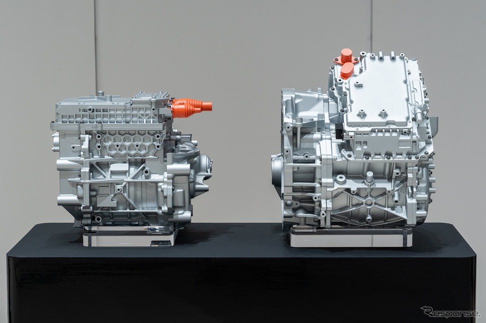 EV用の新開発電動パワートレイン「3-in-1」(左)とe-POWER用の「5-in-1」《写真提供:日産自動車》