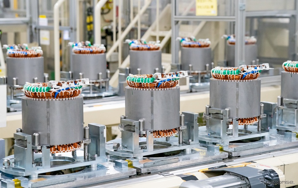 横浜工場電動機生産ライン《写真提供:日産自動車》