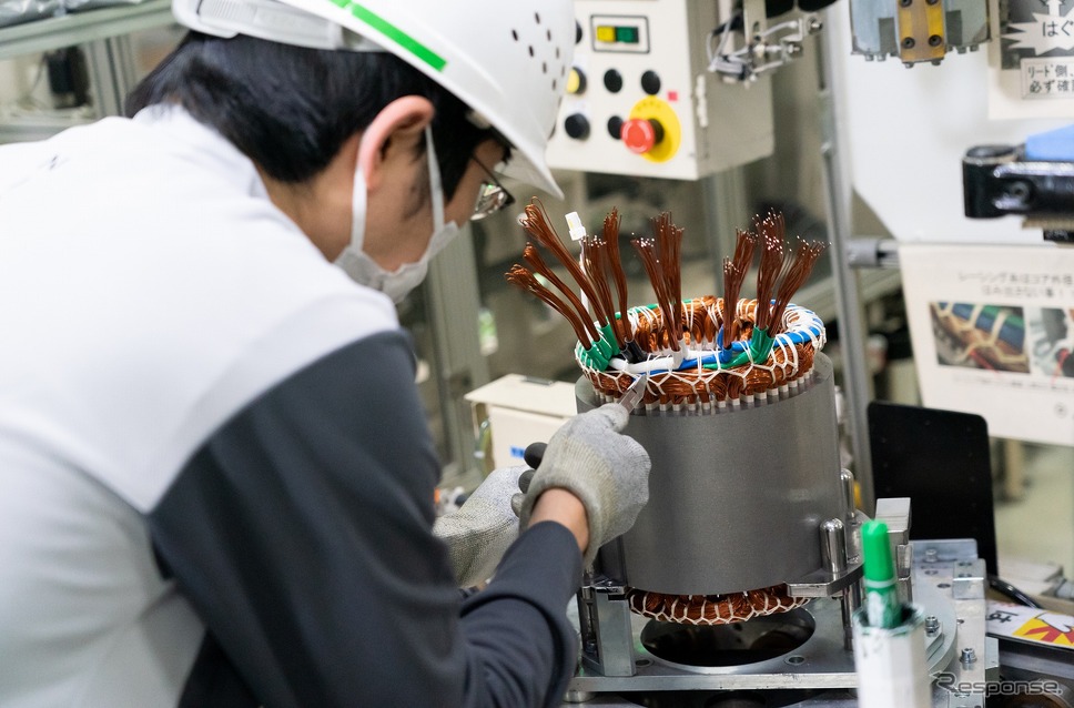 横浜工場電動機生産ライン《写真提供:日産自動車》