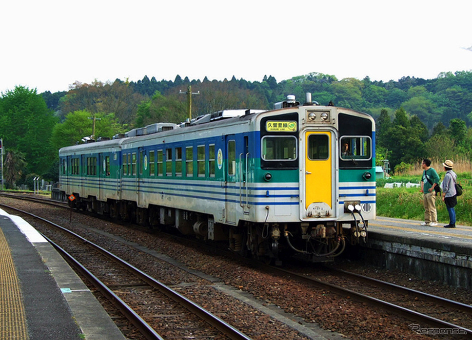 2012年まで久留里線で運用されていたキハ37形(前)とキハ38形(後)。《写真撮影 大野雅人》