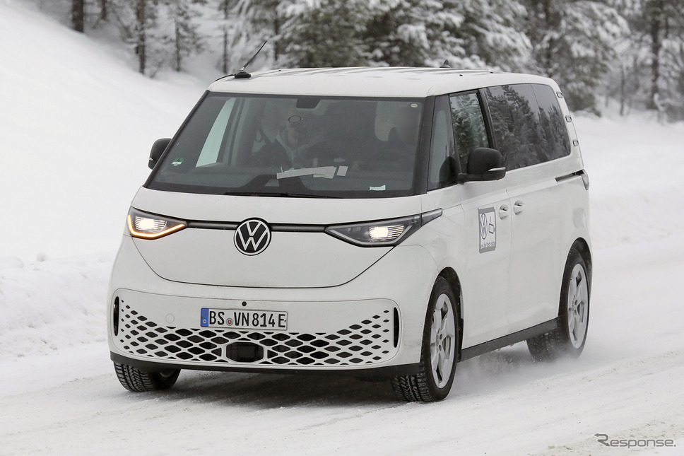 VW ID.BUZZ ロングホイールベースのプロトタイプ(スクープ写真)《APOLLO NEWS SERVICE》
