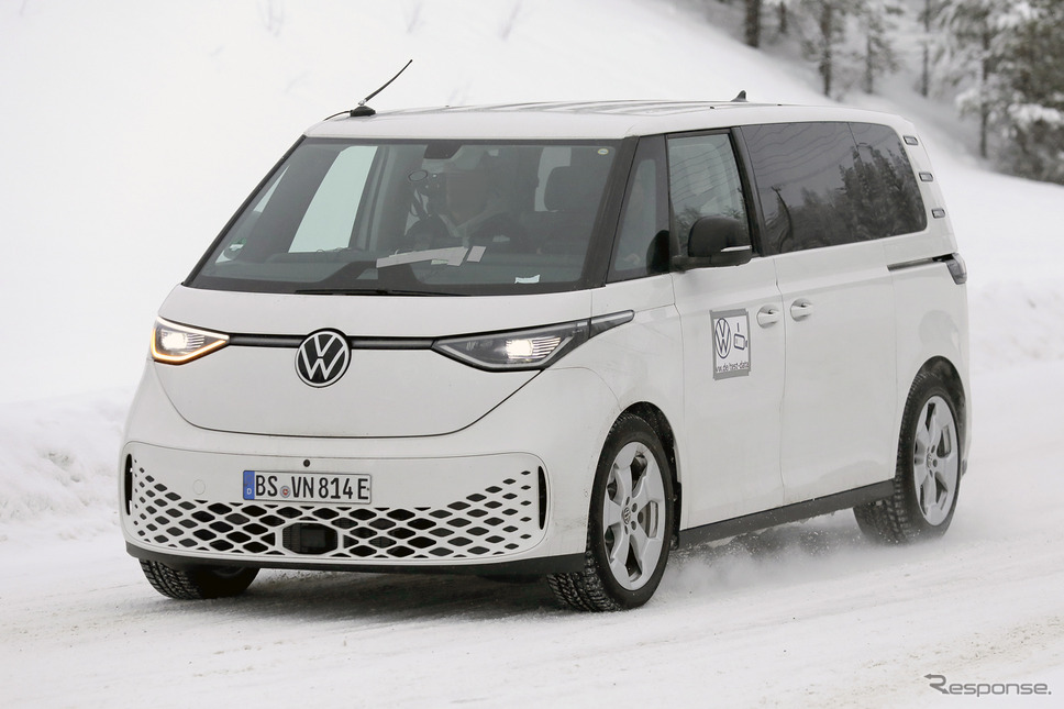 VW ID.BUZZ ロングホイールベースのプロトタイプ(スクープ写真)《APOLLO NEWS SERVICE》