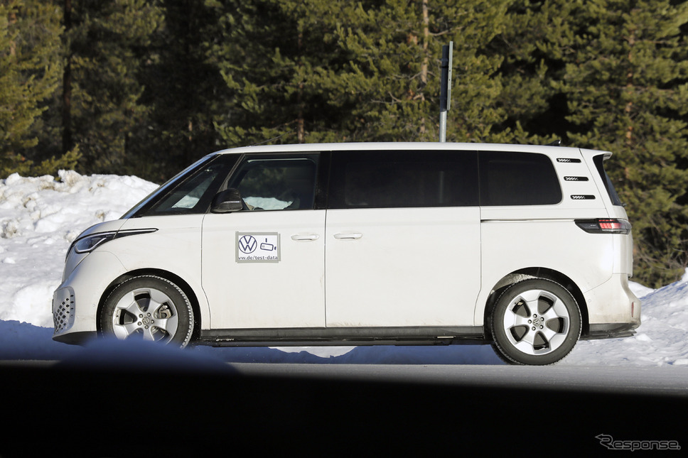 VW ID.BUZZ ロングホイールベースのプロトタイプ(スクープ写真)《APOLLO NEWS SERVICE》
