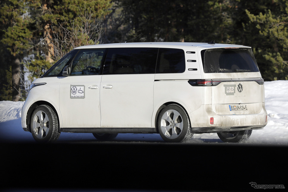 VW ID.BUZZ ロングホイールベースのプロトタイプ(スクープ写真)《APOLLO NEWS SERVICE》