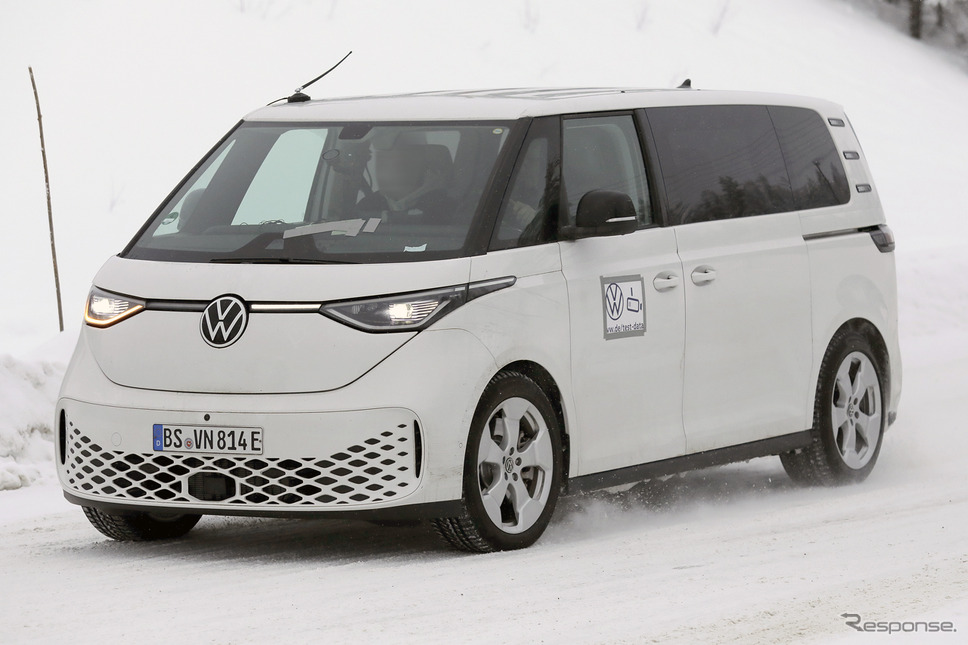 VW ID.BUZZ ロングホイールベースのプロトタイプ(スクープ写真)《APOLLO NEWS SERVICE》