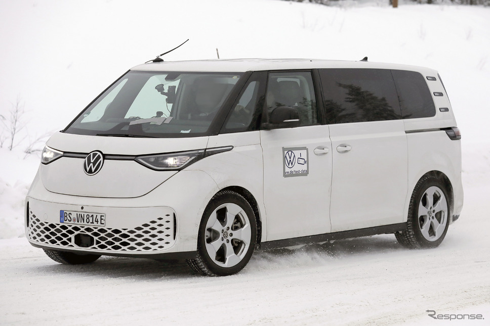 VW ID.BUZZ ロングホイールベースのプロトタイプ(スクープ写真)《APOLLO NEWS SERVICE》