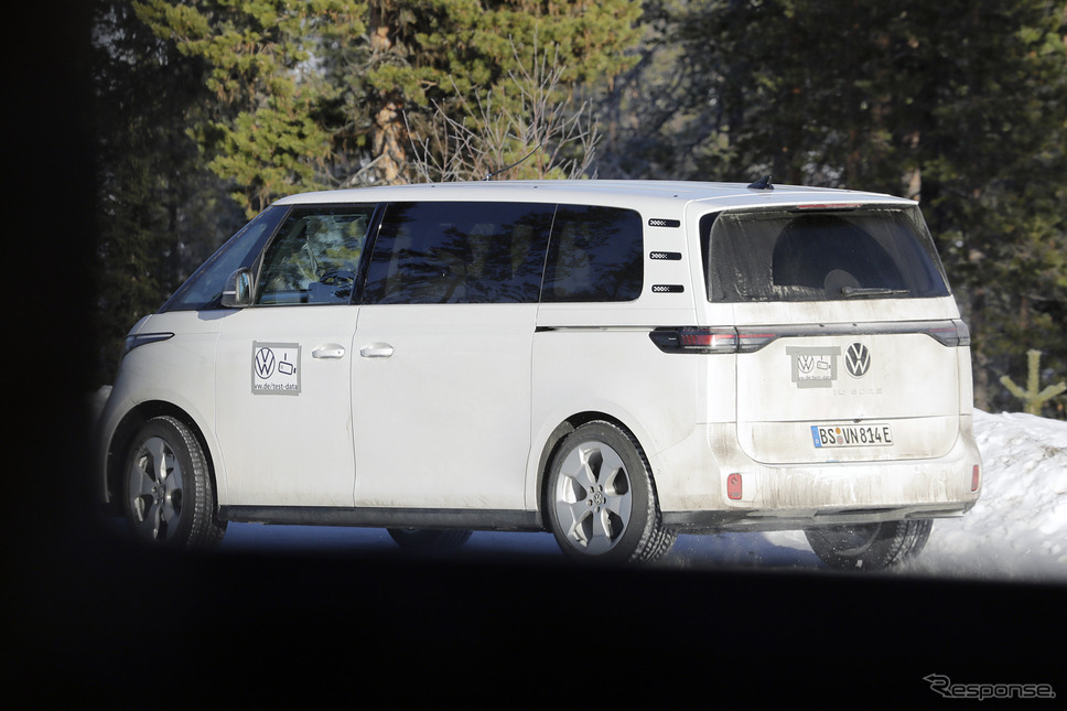 VW ID.BUZZ ロングホイールベースのプロトタイプ(スクープ写真)《APOLLO NEWS SERVICE》