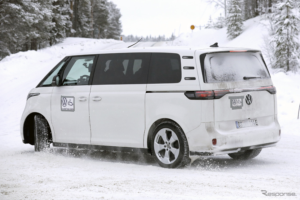 VW ID.BUZZ ロングホイールベースのプロトタイプ(スクープ写真)《APOLLO NEWS SERVICE》