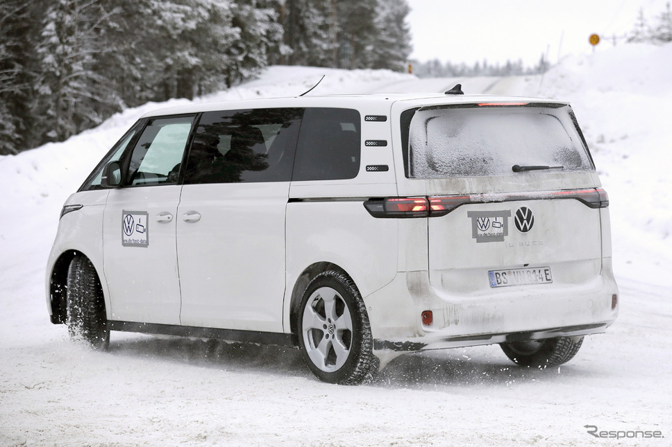VW ID.BUZZ ロングホイールベースのプロトタイプ(スクープ写真)《APOLLO NEWS SERVICE》