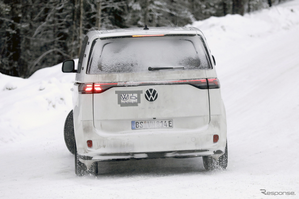 VW ID.BUZZ ロングホイールベースのプロトタイプ(スクープ写真)《APOLLO NEWS SERVICE》