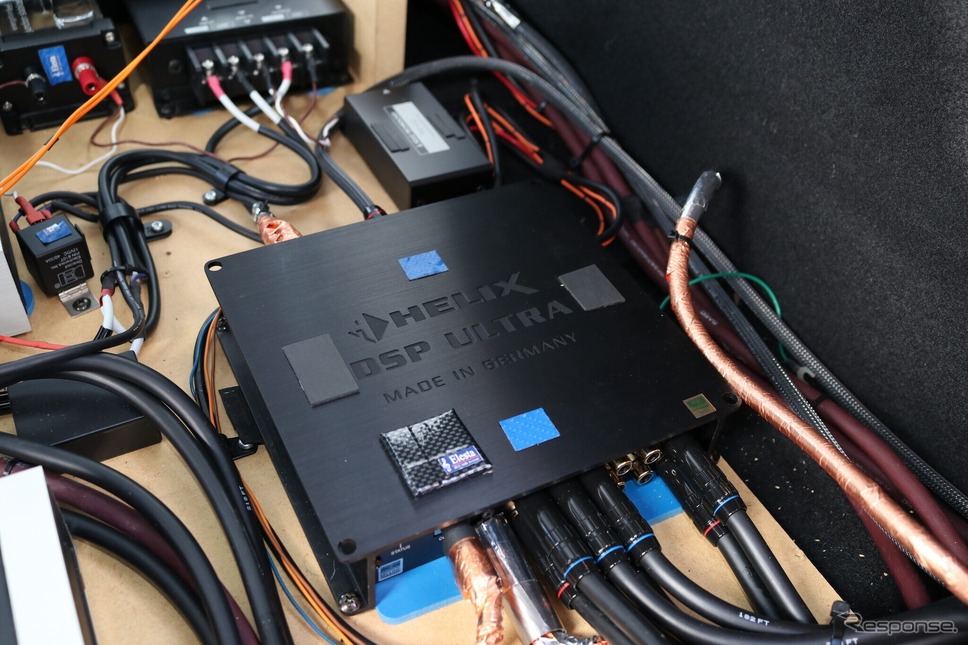 システム全体をコントロールしているのはヘリックスのプロセッサーであるDSP ULTRA。優れた調整機能＆高音質で定評のユニットだ。