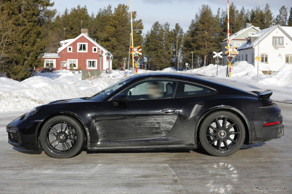 ポルシェ 911ターボ 改良新型プロトタイプ(スクープ写真)《APOLLO NEWS SERVICE》