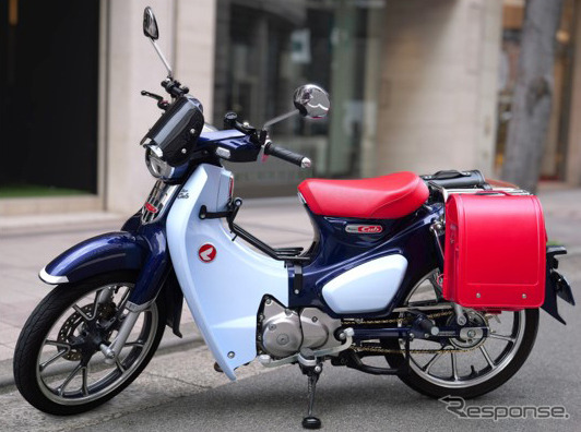 カブヌシ専用ランドセル型サイドバッグ《写真提供:セイバン》
