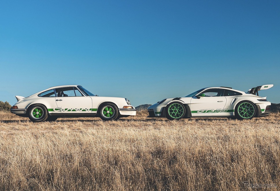 ポルシェ 911 GT3 RS 新型の「トリビュートtoカレラRSパッケージ」とポルシェ 911 カレラ RS 2.7《photo by Porsche》