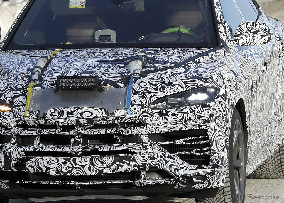 ランボルギーニ ウルスPHEV プロトタイプ(スクープ写真)《APOLLO NEWS SERVICE》