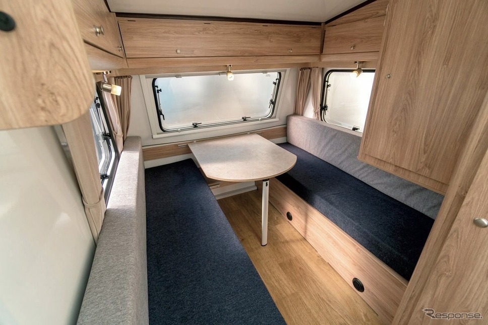 インディアナ・RV インディアナ300L《写真提供 東北キャンピングカーショー2023実行委員会》