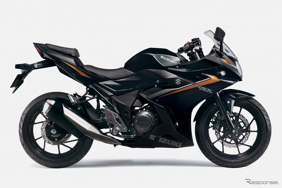 スズキ GSX250R(ブラック)《写真提供:スズキ》