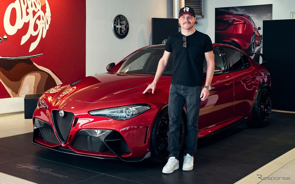 アルファロメオ・ジュリア GTAm 新型とバルテリ・ボッタス選手《photo by Alfa Romeo》