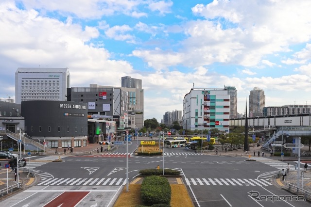 海浜幕張駅北口《写真提供 写真AC》