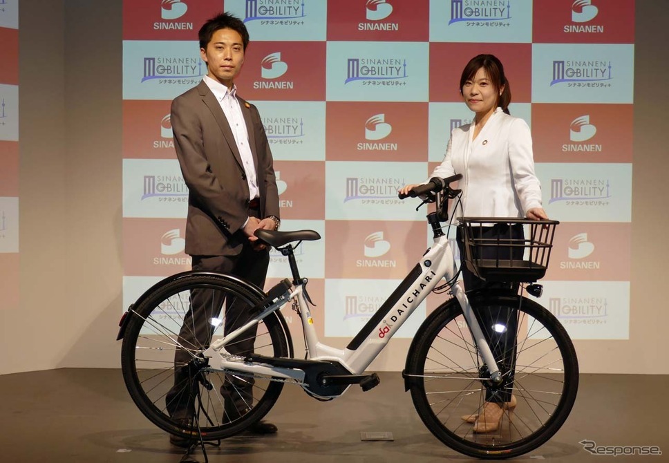 シェアサイクル「ダイチャリ」を運営するシナネンモビリティPLUSの三橋美和社長(右)と、経営企画部部長 若松和馬氏《写真撮影 会田肇》