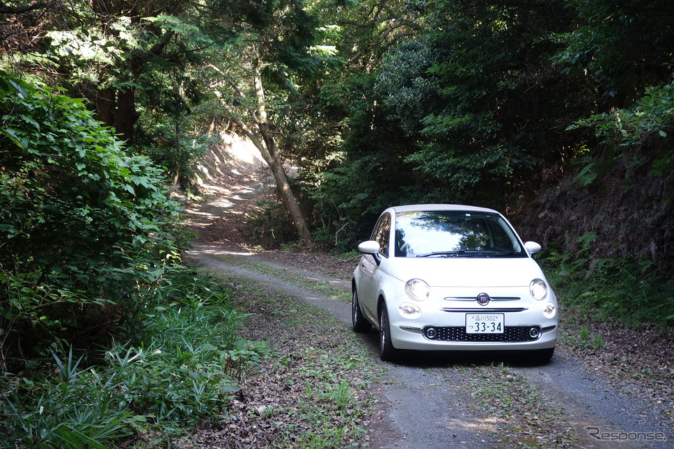 山口・柳井付近の山道にて。ミラーtoミラーの幅が非常に狭いので、日本の軽自動車と同様に狭い道へも恐れず入っていける。《写真撮影 井元康一郎》