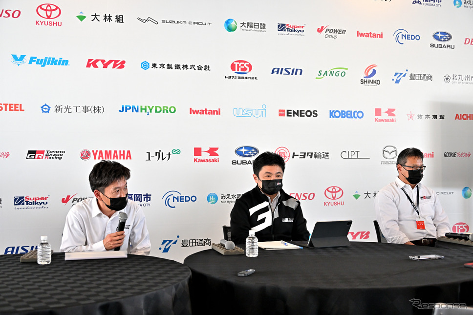 GAZOO Racing Companyプレジデントの高橋智也氏とGR車両開発部　先行開発室長の横田義則氏《写真撮影 雪岡直樹》