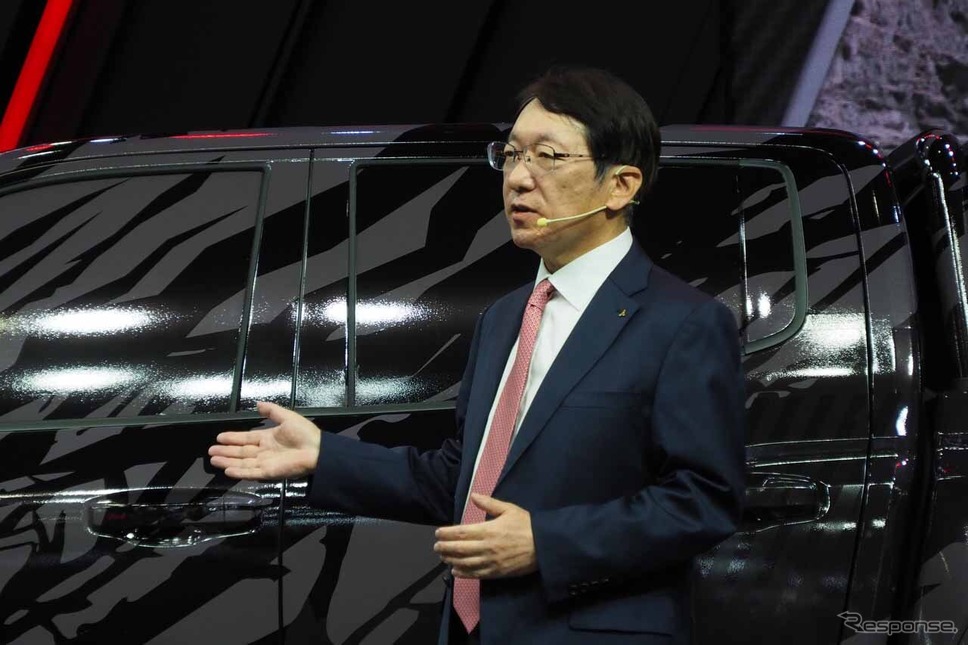 自ら登壇してXRT Conceptのプレゼンを行った三菱自動車工業の加藤隆雄代表取締役社長《写真撮影 会田肇》