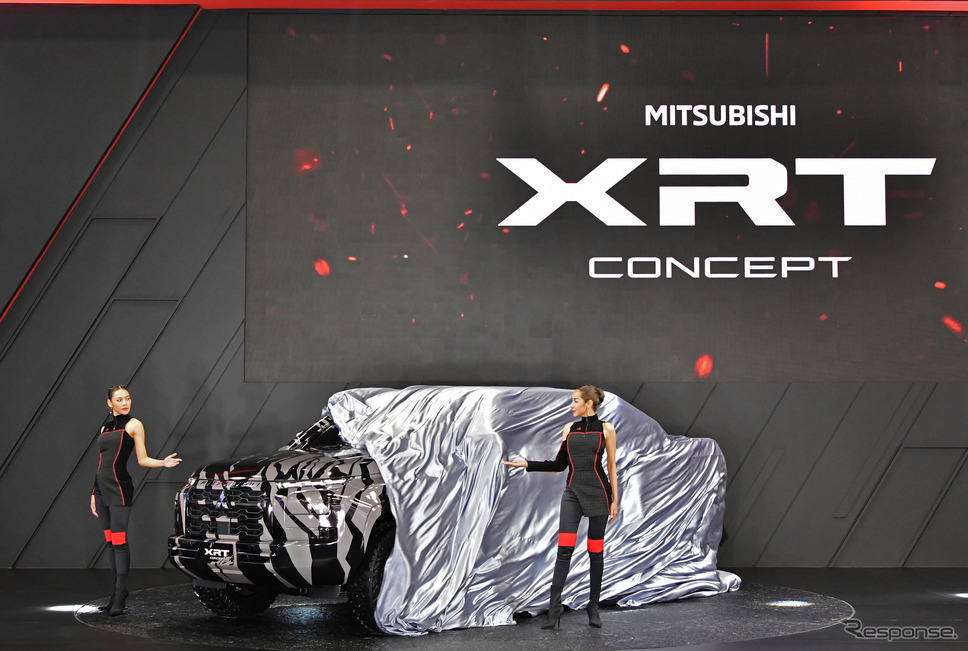 アンベールされるMITSUBISHI XRT Concept(三菱 XRTコンセプト)《写真撮影 諸星陽一》