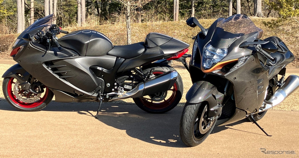 フルドライカーボンボディKITを装着したHayabusa(2021年モデル)。左:マットクリア塗装、右:クリア塗装《写真提供:ナップス》