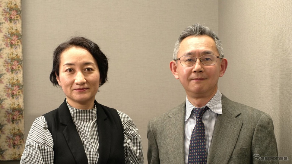 ITS Connect 推進協議会 運営委員会 委員長の本多輝彦氏(右)と協議会事務局の西川美津江氏(左)《写真撮影 佐藤耕一》