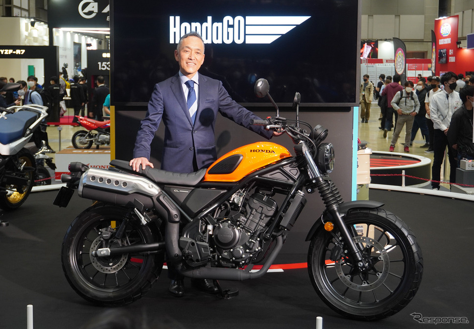 ホンダ CLとホンダモーターサイクルジャパン 室岡克博社長(東京モーターサイクルショー2023)《写真撮影 宮崎壮人》
