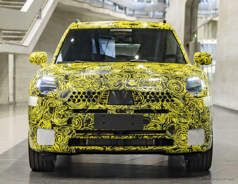 MINI カントリーマン(クロスオーバー)次期型のEVプロトタイプ《photo by MINI》