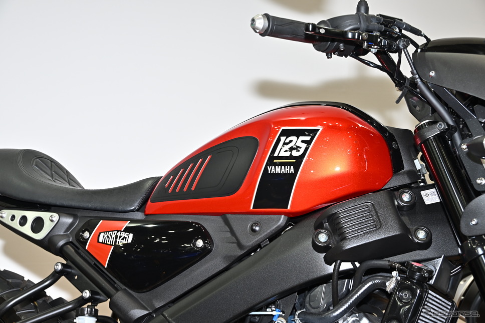 ヤマハ XSR125 アクセサリーパーツ装着車(東京モーターサイクルショー2023)《写真撮影 雪岡直樹》
