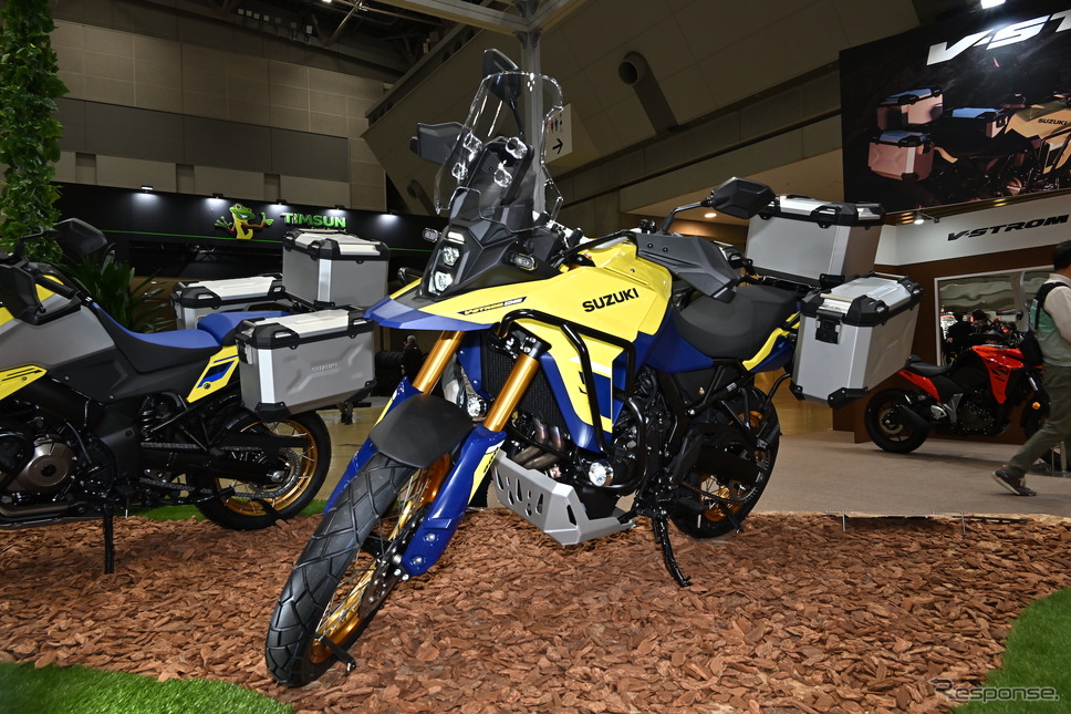 スズキ Vストローム800DE アクセサリー装着車（東京モーターサイクルショー2023）《写真撮影 雪岡直樹》