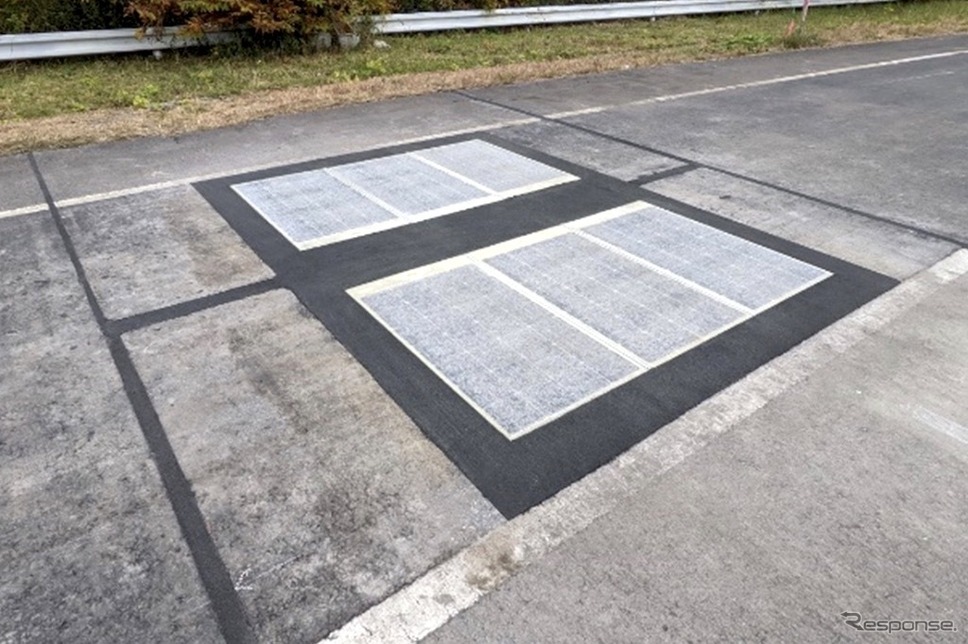舗装走行実験場での設置状況《写真提供 東亜道路工業》