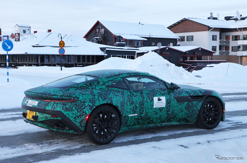 アストンマーティン DB11 後継モデルのプロトタイプ(スクープ写真)《APOLLO NEWS SERVICE》