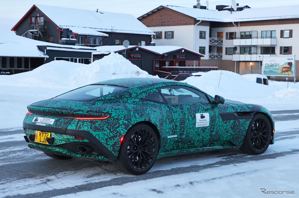 アストンマーティン DB11 後継モデルのプロトタイプ(スクープ写真)《APOLLO NEWS SERVICE》