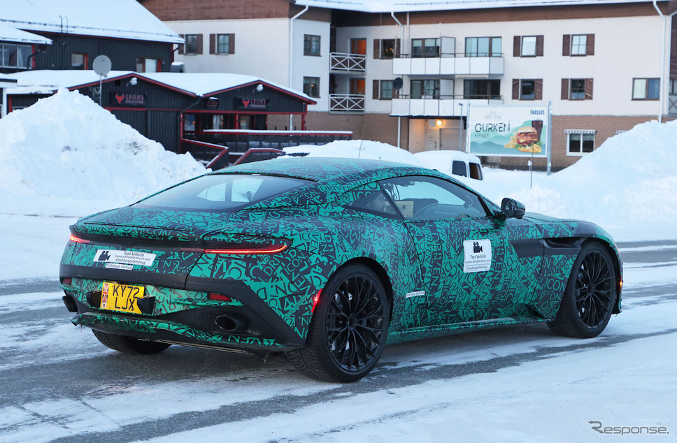 アストンマーティン DB11 後継モデルのプロトタイプ(スクープ写真)《APOLLO NEWS SERVICE》