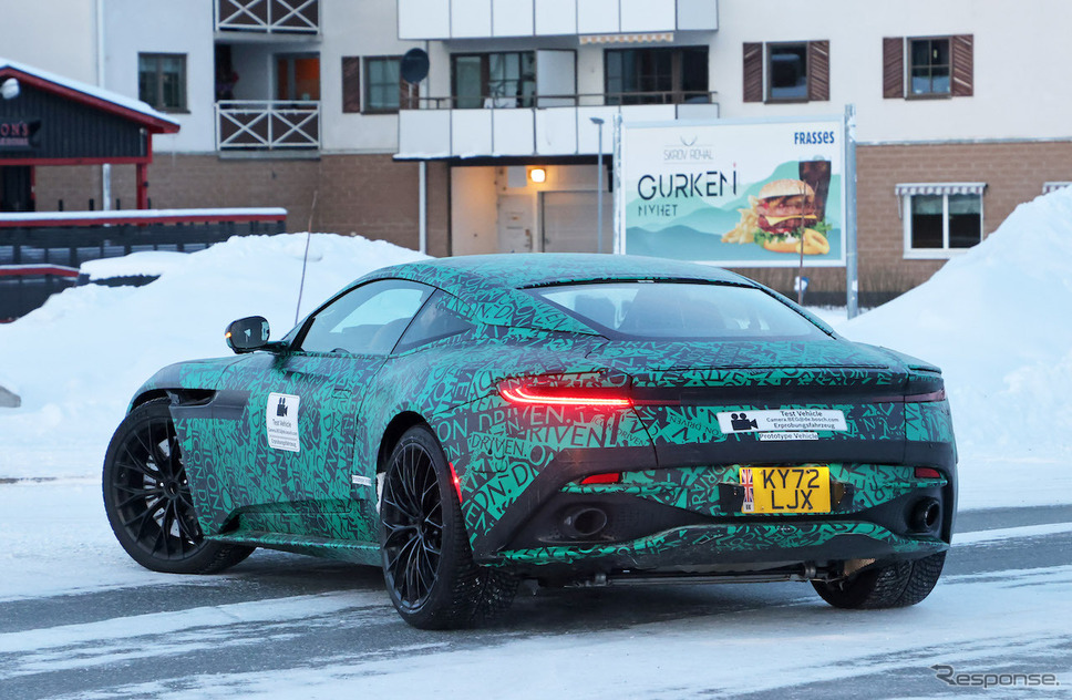 アストンマーティン DB11 後継モデルのプロトタイプ(スクープ写真)《APOLLO NEWS SERVICE》