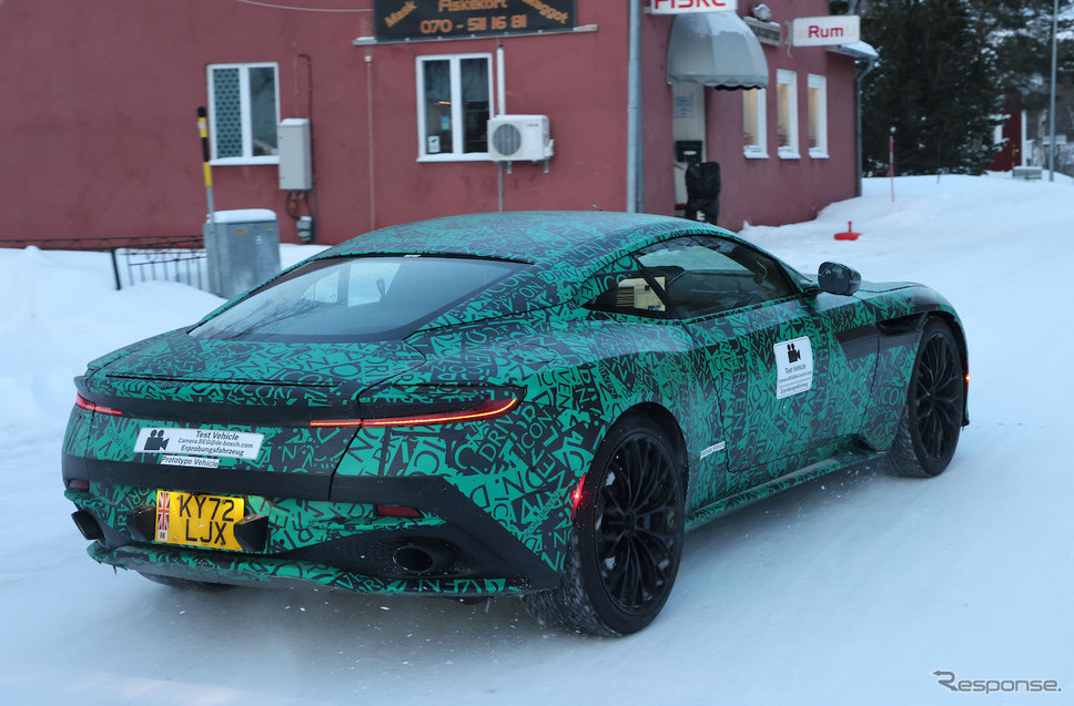 アストンマーティン DB11 後継モデルのプロトタイプ(スクープ写真)《APOLLO NEWS SERVICE》