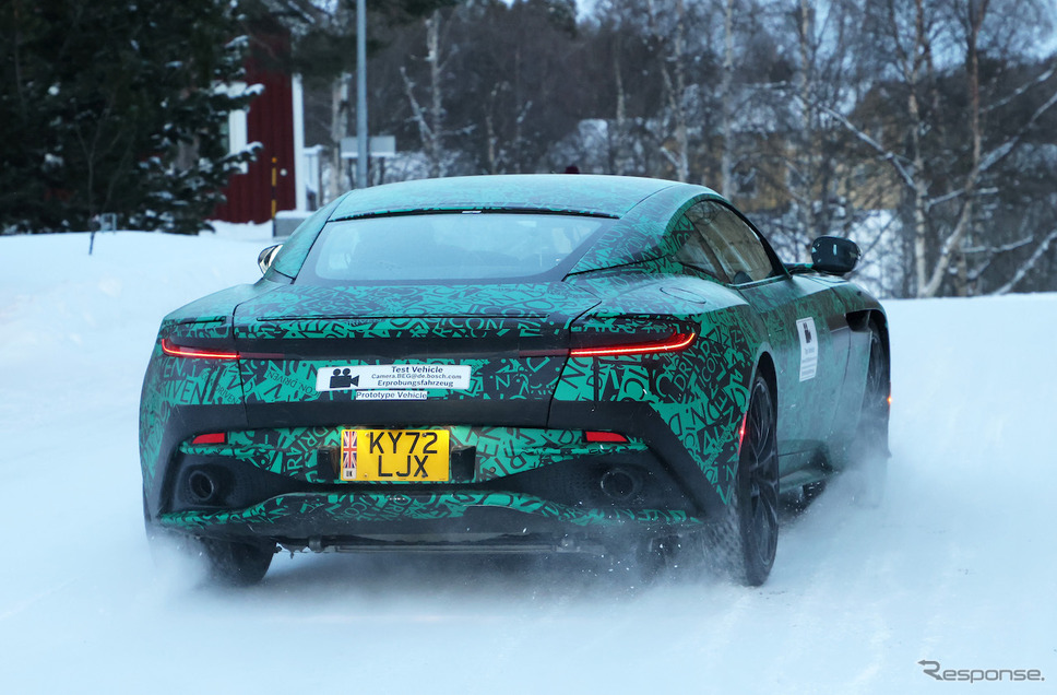 アストンマーティン DB11 後継モデルのプロトタイプ(スクープ写真)《APOLLO NEWS SERVICE》