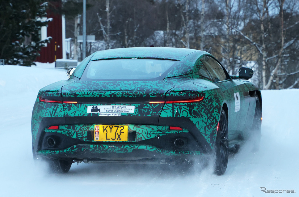 アストンマーティン DB11 後継モデルのプロトタイプ(スクープ写真)《APOLLO NEWS SERVICE》
