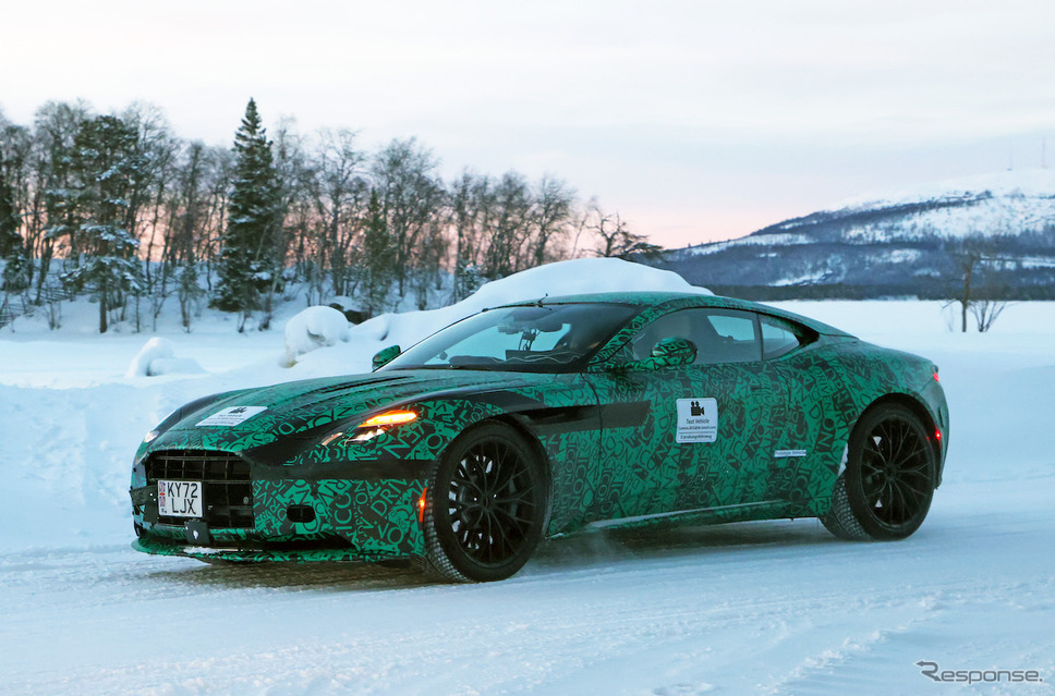 アストンマーティン DB11 後継モデルのプロトタイプ(スクープ写真)《APOLLO NEWS SERVICE》