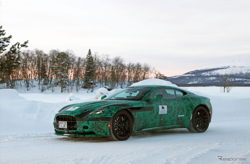 アストンマーティン DB11 後継モデルのプロトタイプ(スクープ写真)《APOLLO NEWS SERVICE》