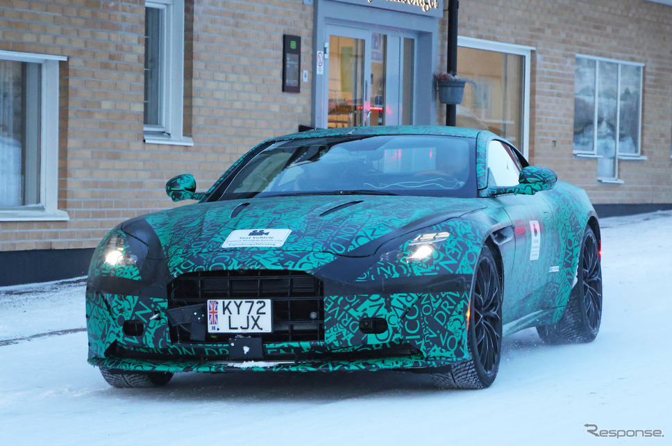 アストンマーティン DB11 後継モデルのプロトタイプ(スクープ写真)《APOLLO NEWS SERVICE》