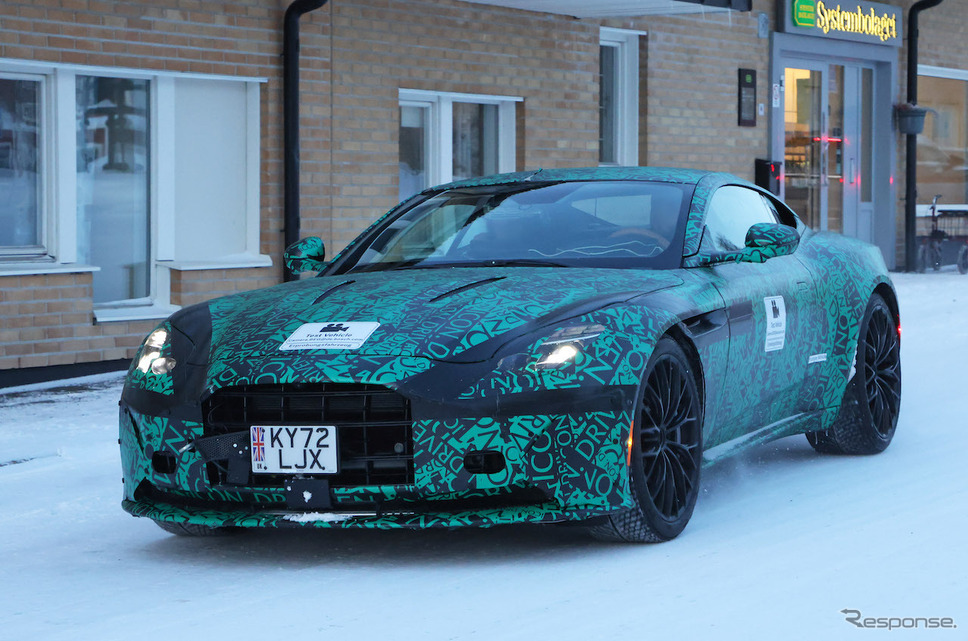 アストンマーティン DB11 後継モデルのプロトタイプ(スクープ写真)《APOLLO NEWS SERVICE》